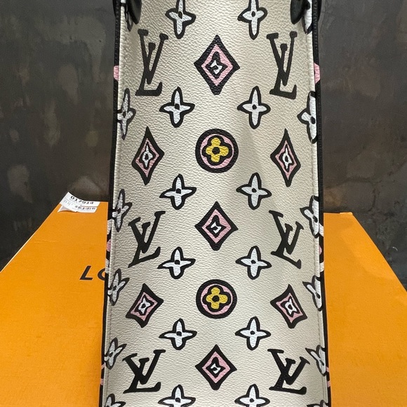 (SOLD) Louis Vuitton ONTHEGO Leather GM- Black (Proof Of Authenticity Provided) - Picture 6 of 16